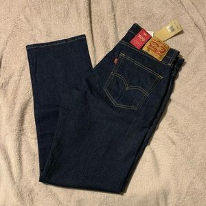 Dark wash men’s Levi’s